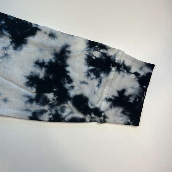 Sundown by Splendid Women's Black & White "Charli" Tie Dye Crewneck w/ Scrunchie - Picture 4 of 5